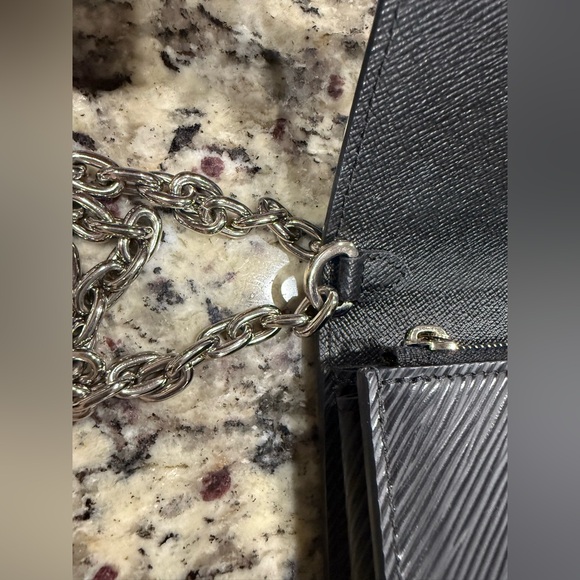 Louis Vuitton Chain Wallet - Picture 9 of 10
